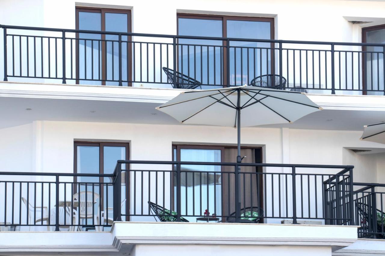 D & E Apartments Skiathos Chora Extérieur photo